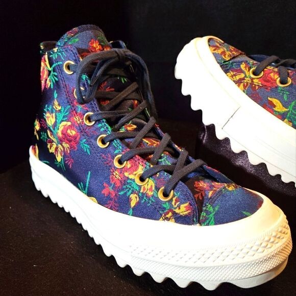 Converse rare women's 8.5  - Picture 3 of 9